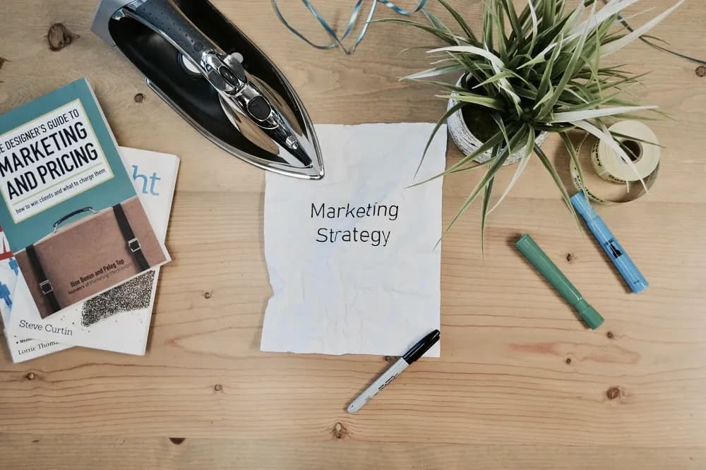 Apa-itu-direct-mail-marketing-manfaat-dan-cara-membuatnya.webp